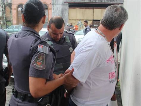 G Petroleiros Saltam Em Viatura E S O Arrastados Durante Protesto Em