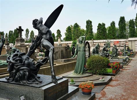 Paseo fotográfico por el Cimitero Monumentale di Milano Cementerio