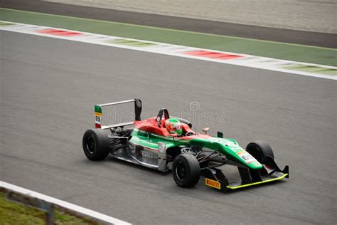 Prueba Del Coche De Fórmula De Marco Zanasi Dallara F312 En Monza