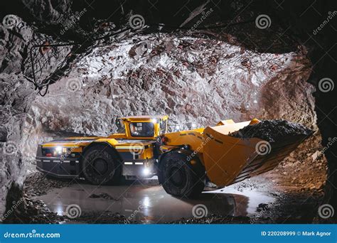 Mine Souterraine Creuseur Industrie Mine Tunnel D Or Image Stock