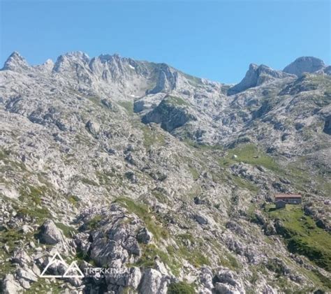 Trekking Travesera Picos De Europa Trekkinea Viajes Con Gu As De Monta A