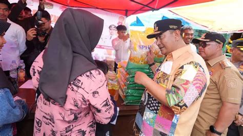 Warga Malili Antusias Belanja Di Pasar Murah Kolaborasi Pemprov Sulsel