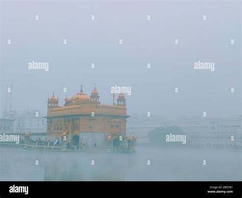 Golden temple winter hi-res stock photography and images - Alamy