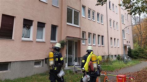 Brand in Mehrfamilienhaus in München Küchenzeile in Flammen