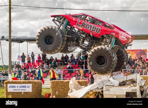 Descubrir 83+ imagen lamborghini monster truck - Abzlocal.mx