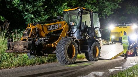 Horror Unfall Mit Bagger Junge Und Mann Sterben Im Zeltlager Prosieben