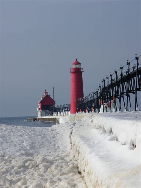 Grand Haven Lighthouse During Winter Grand Haven Michiga Flickr