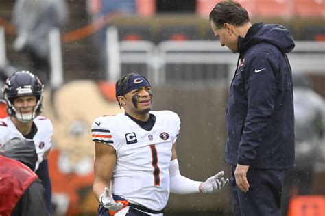 Bears Coach Matt Eberflus Defers Assessment Of Justin Fields Luke Getsy Until Season Ends