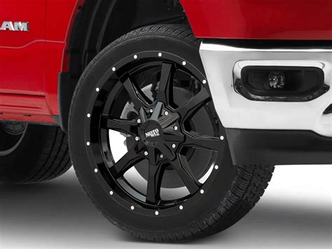 Moto Metal Ram Mo Gloss Black With Milled Lip Lug Wheel