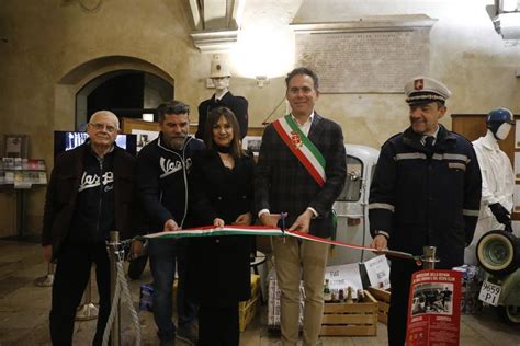 Al Via La Mostra Dedicata Alla Befana Del Vigile Urbano