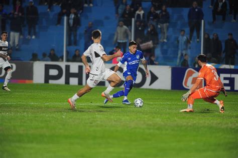 Atlético Tucumán con paciencia y con la pelota al suelo logró un