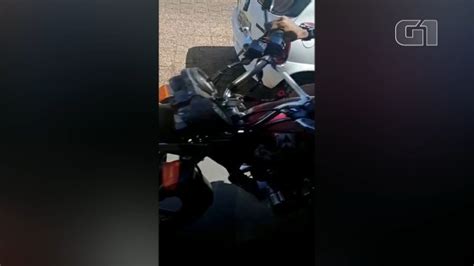 Motociclista é Detido Após Andar Pela Calçada E Fugir Da Pm Em Alta