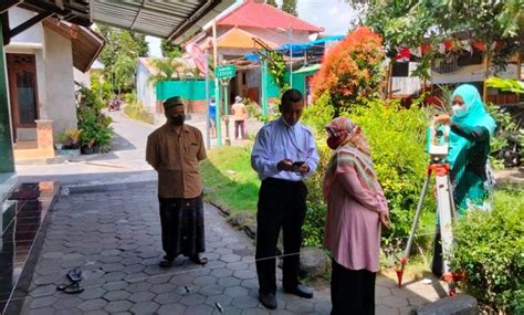 Penyuluh Agama Non PNS Kotagede Ukur Arah Kiblat Kantor Kementerian