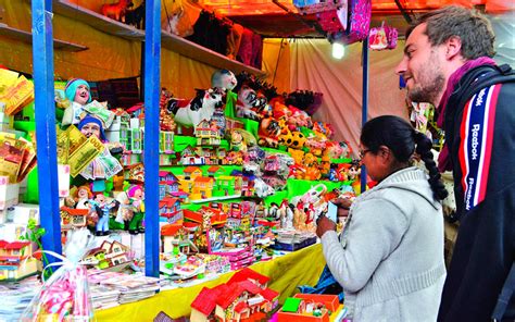 Feria De Alasita En Bolivia Productos En Miniatura Para La Abundancia