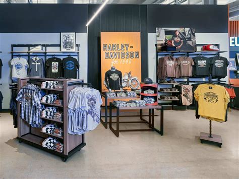 Harley-Davidson Museum Shop - OPTO International - Modular & Custom Retail Displays