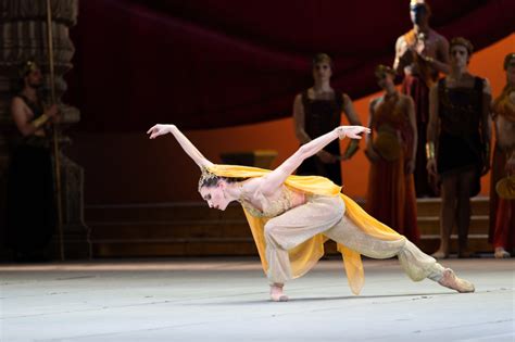 La BayadÈre Coreografia Benjamin Pech