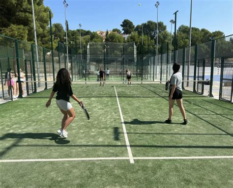 Ochenta jóvenes llenan la escuela multideporte este verano