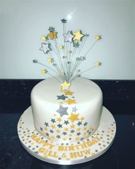 Star Cake With 3d Star Spray Gold And Silver Stars Cake Decorating Easy Cake Decorating Cake