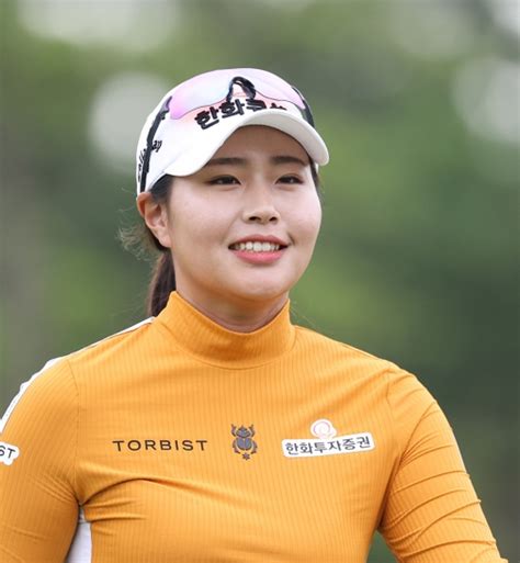 첫 승 향한 성유진 Klpga 엘크루 대회 2r 선두김지현·최혜진은 추격 네이트 스포츠