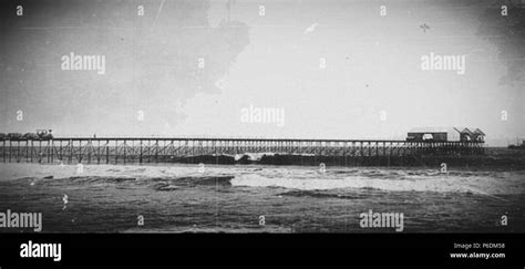 Español Muelle del Puerto de San José en 1880 1880 64