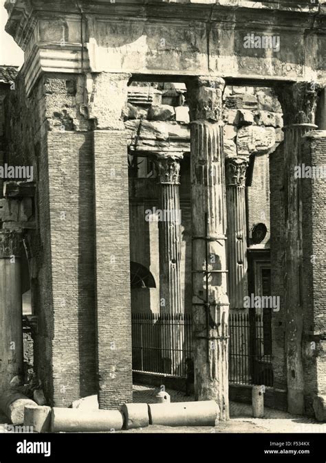 The Portico Of Octavia Rome Italy Stock Photo Alamy