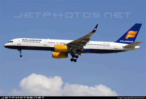 TF FIP Boeing 757 208 Icelandair Roberto Bianchi JetPhotos