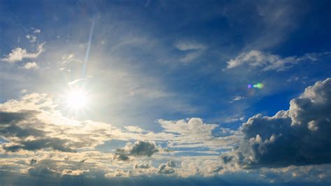 Time lapse of moving clouds and blue sky. Nature and cloudscape ...