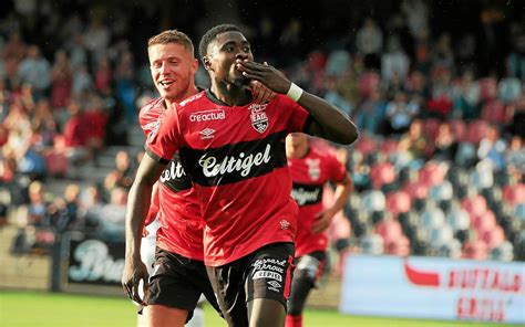 En Avant Guingamp le Roudourou à 10 contre Quevilly Rouen Le