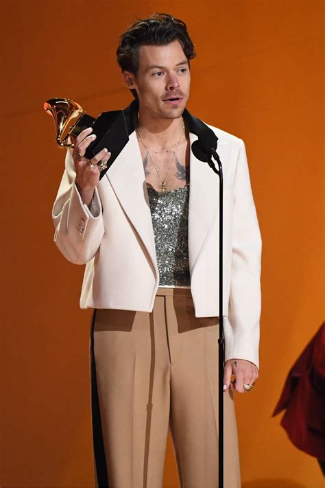 Harry Styles W Trzech Stylizacjach Na Rozdaniu Nagród Grammy 2023