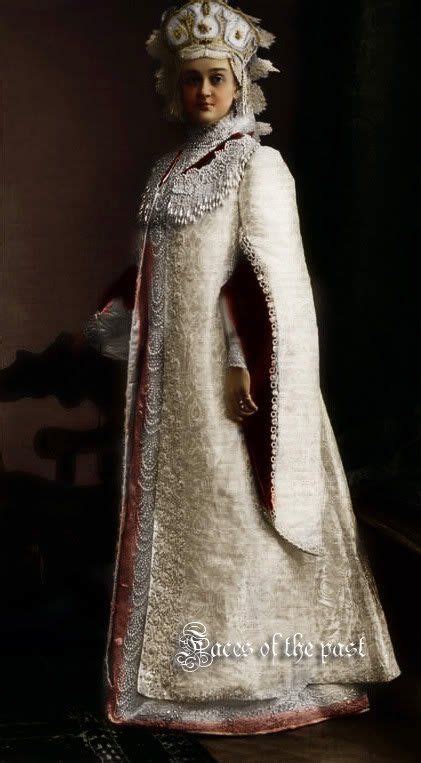 The gown of Russian noble woman of the 15th century. | Costume ball ...