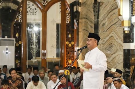 Bareng Istri Pj Bupati Apriyadi Hadiri Maulid Nabi Di Masjid Raya