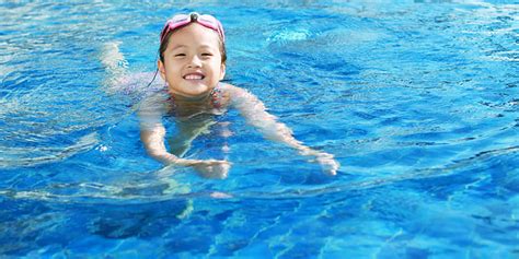 Berenang Bikin Anak Cerdas