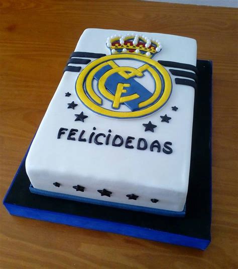 REAL MADRID CAKE 1 - Decorated Cake by Camelia - CakesDecor