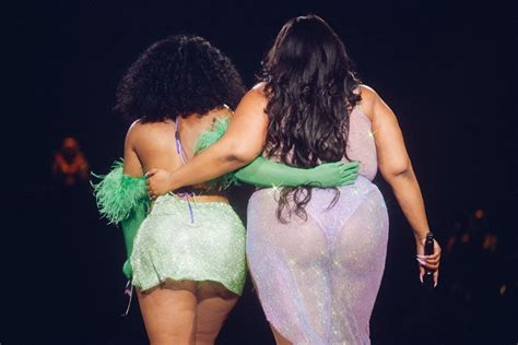 Lizzo Recebe Sza Para Performance De Remix In Dito De Special Em Show