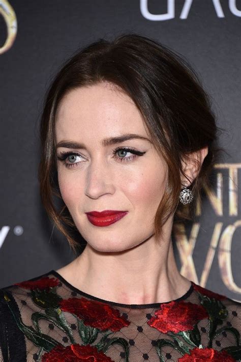 Emily Blunt Wows In Dolce And Gabbana Look At Into The Woods Ny Premiere