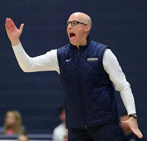 Akron's John Groce to coach vs. brother Travis Steele at Miami of Ohio