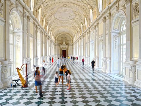 La Reggia Di Venaria Da Oggi All Gennaio Apre Anche Di Sera