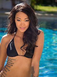 Ebony Babe Is Having A Threesome Photos Chanell Heart Harley Dean MILF Fox