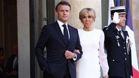 Brigitte Macron Tr S Chic La Premi Re Dame Ose Une Paire De