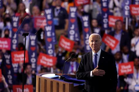 Longue ovation pour Joe Biden à la convention démocrate