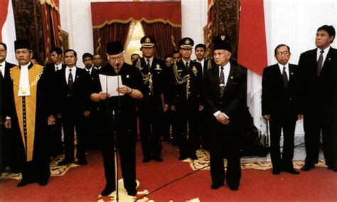 kejatuhan suharto wikipedia bahasa melayu ensiklopedia bebas