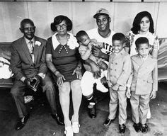 Roberto Clemente and his family. Pittsburgh Sports, Pittsburgh Pirates ...