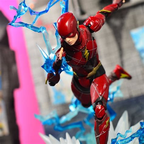 Play Mall All Muñecos De Colección Justice League Mafex No058 The Flash