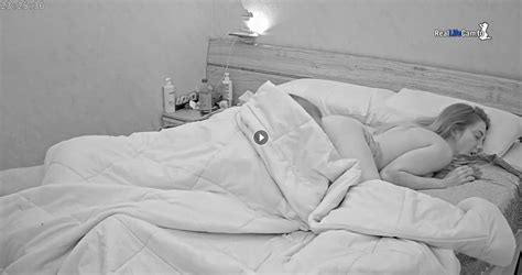Reallifecam Martina And Alberto Have Pussy Eat And Blowjob In The Dark