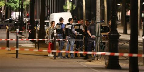 Paris Sept Blessés Dans Une Attaque Au Couteau [vidéo] France Le