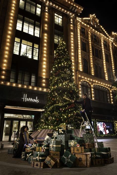 Harrods Christmas Window Displays - Harrods Unveils Instagrammable Fantastica Christmas Campaign