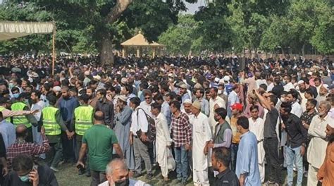 Legendary Comedian Umer Sharif Buried At Abdullah Shah Ghazi Graveyard