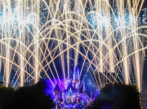 Disneylands Wondrous Journeys Nighttime Spectacular Review Wandering In Disney