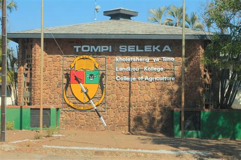 Tompi Seleka College wins an AgriSETA service excellence award.