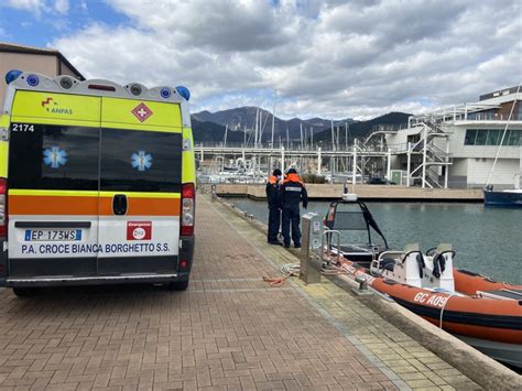 Guardia Costiera Di Loano Tragedia Sfiorata Durante Una Battuta Di